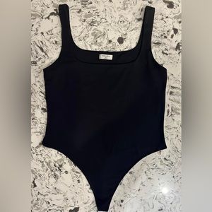 ARITZIA - Babaton bodysuit - xxl